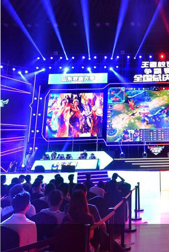 强劲的雄鹿 强劲的雄鹿