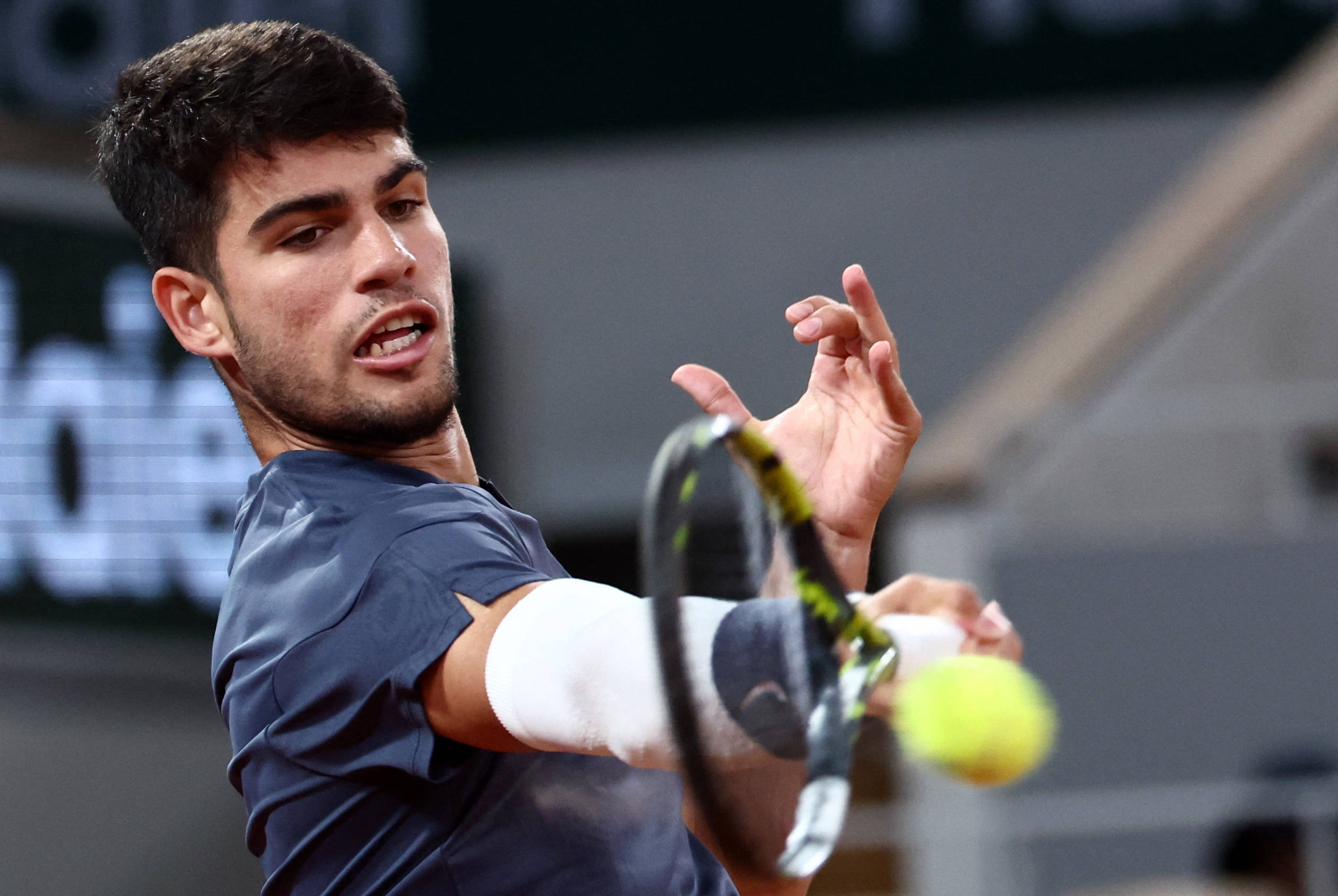 让她逐渐将 让她逐渐将