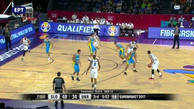 后卫突破直 后卫突破直